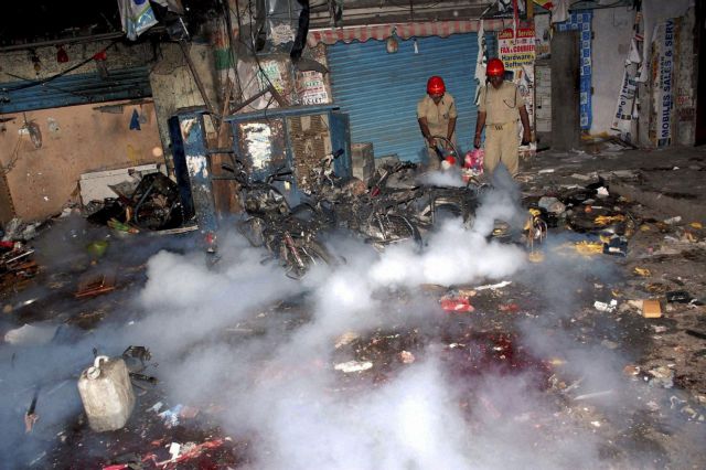 Φωτιά σε παράνομη αγορά στην Καλκούτα στοίχισε τη ζωή σε 18 άτομα